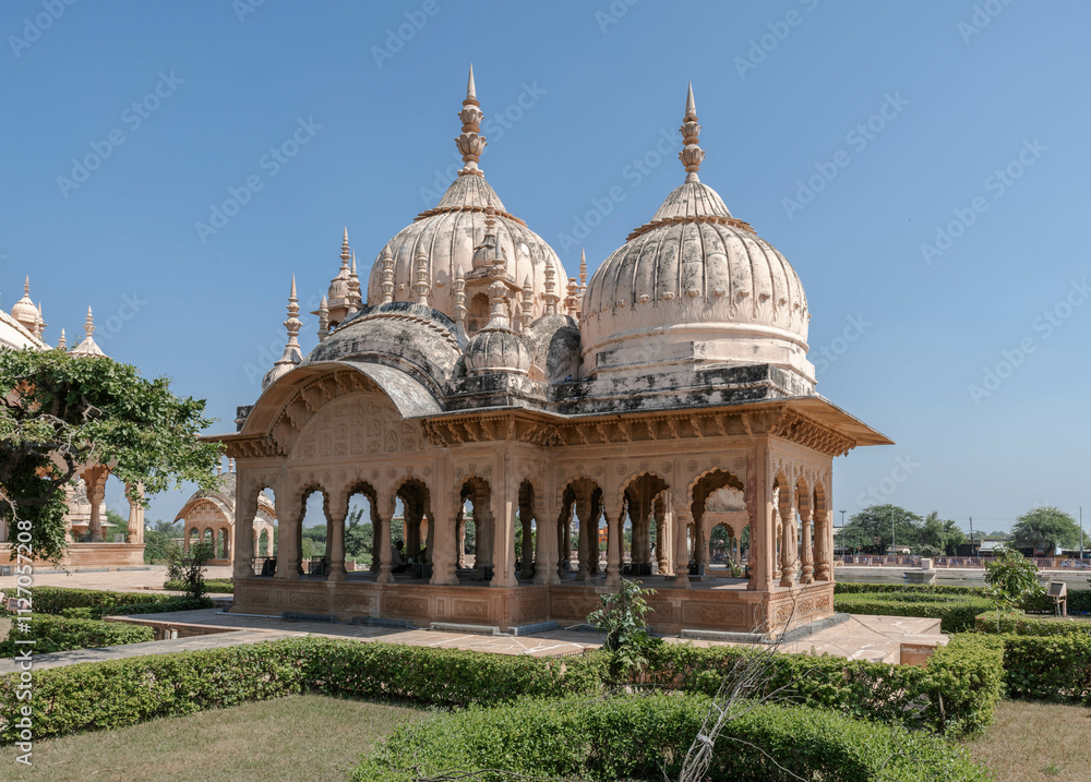 Obraz premium One of the most visited holy places in Mathura is Kusum Sarovar Lake. India.