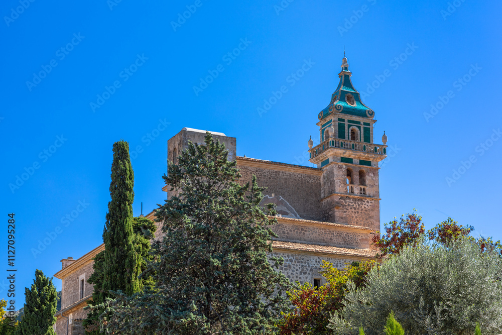 Turm der Kirche des Klosters Cartoixa in Valldemossa, Mallorca Turm der Kirche des Klosters Cartoixa in Valldemossa, Mallorca