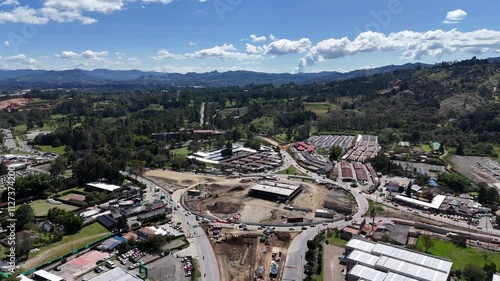 video aéreo realizado en el sector de Sajonia, Rionegro, Colombia; cerca al aeropuerto José María Cordova y al túnel de Oriente que comunica a Medellín con el terminal aéreo.
