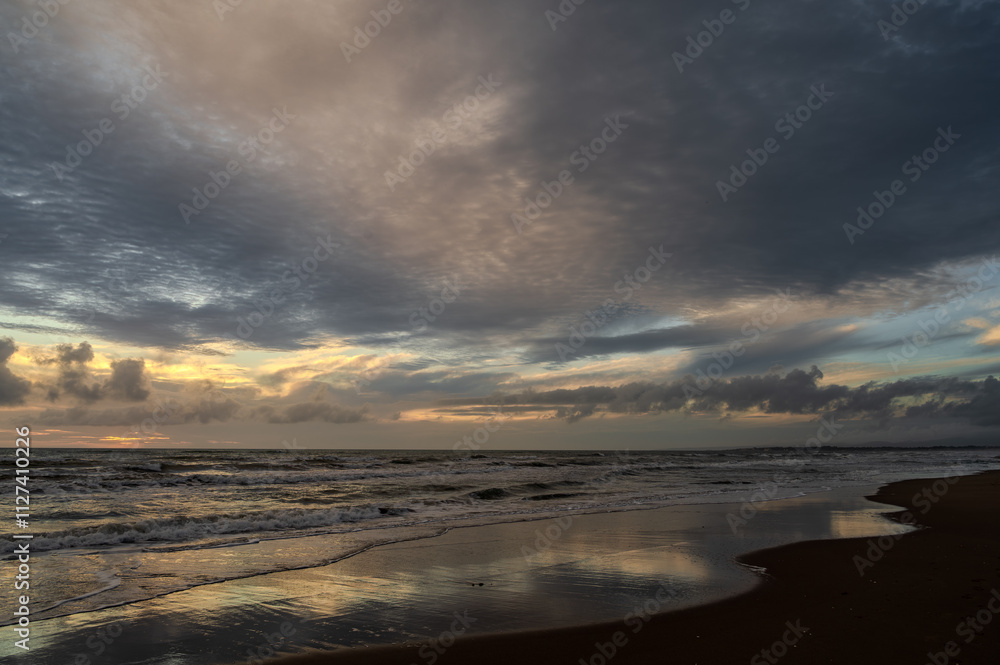 Fototapeta premium Tyrrhenian Sea. Autumnal sunset