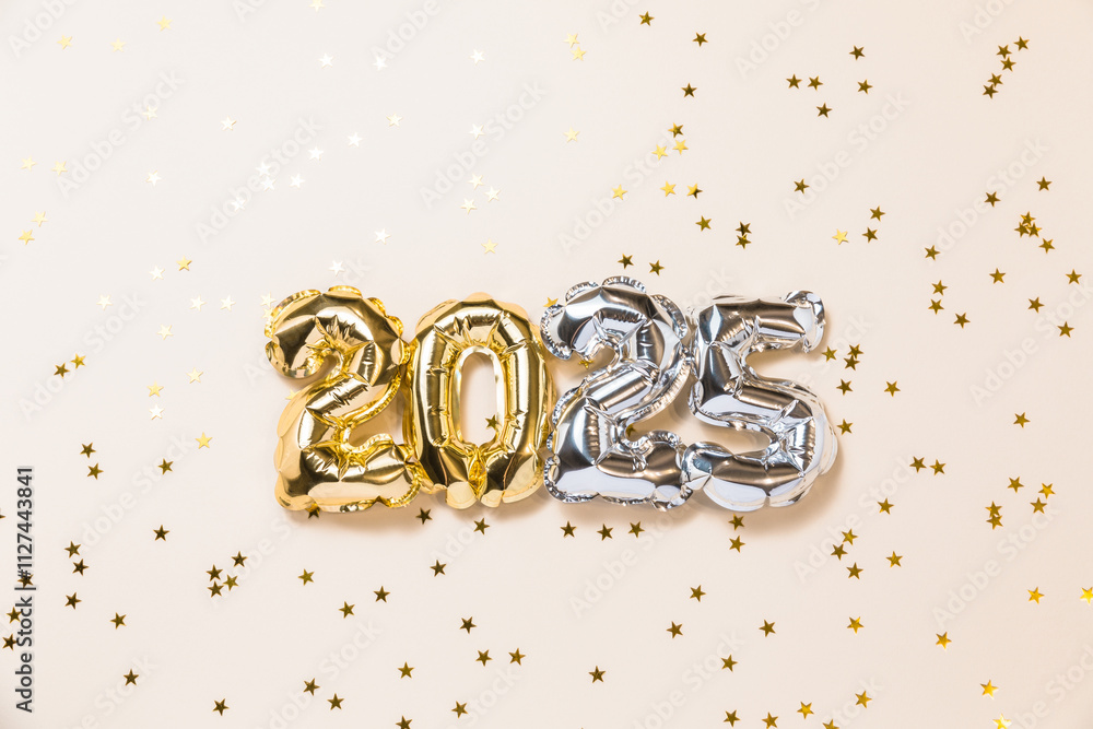 New year 2025 celebration card. Gold and silver foil helium balloon number 2025, party decoration, confetti stars on bright beige background. Flat lay, merry christmas banner, happy holidays concept. New year 2025 celebration card. Gold and silver foil helium balloon number 2025, party decoration, confetti stars on bright beige background. Flat lay, merry christmas banner, happy holidays concept.