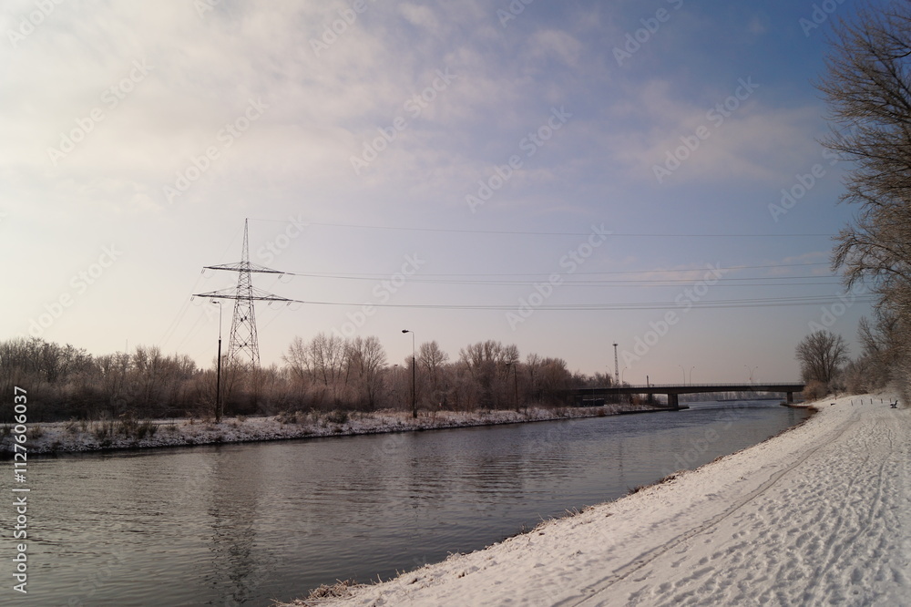 Fluss, verschneites Ufer, Himmel, Fluss, verschneites Ufer, Himmel,