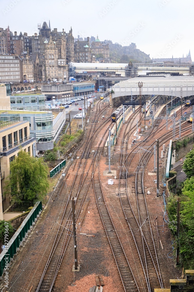 Fototapeta premium Railway Tracks Leading to Historic Edinburgh Cityscape