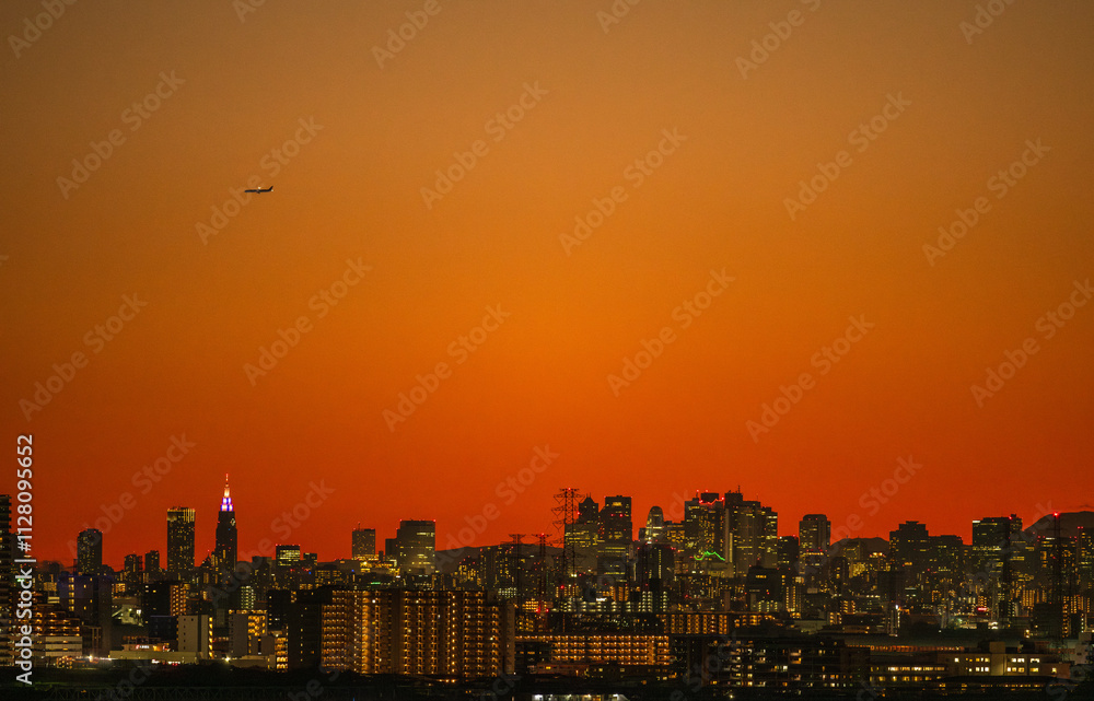 都会に浮かぶ夕焼け空 都会に浮かぶ夕焼け空