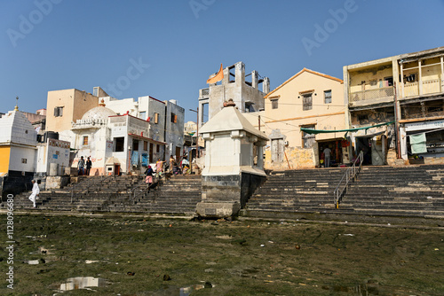 Obraz na płótnie Dwarka Ghats: A Sacred Place by the Sea w salonie