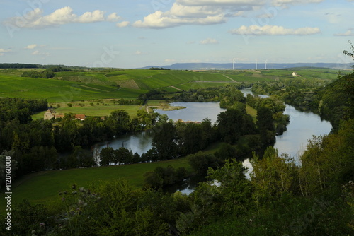 Mainschleife und Weinberge bei Fahr am Main, in der Nähe der Weinstadt Volkach, Landkreis Kitzingen, Unterfranken, Franken, Bayern, Deutschland