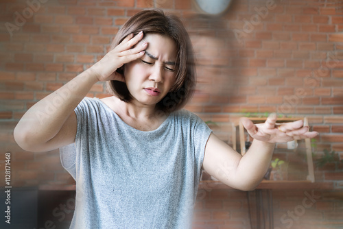 Canvastavla Asian woman experiencing sudden dizziness, headache, and loss of balance due to