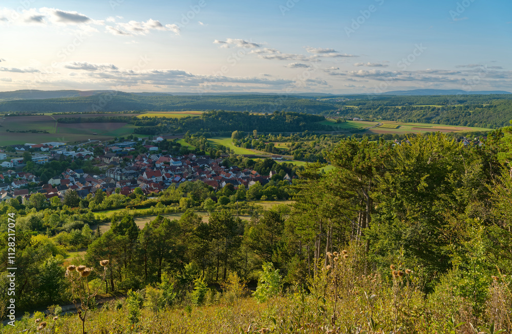 Fototapeta premium Blick vom NSG Haarberg über den Markt Euerdorf in die Rhön, Landkreis Bad Kissingen, Unterfranken, Bayern, Franken, Deutschland