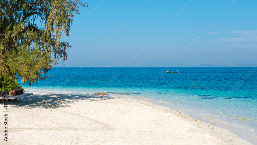 Naklejka premium Blissful tranquility on Koh Munnork Island, a serene escape in Rayong, Thailand