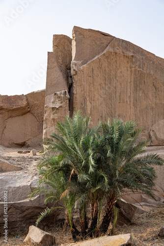 Obraz na płótnie Ancient stone pit in the city of Aswan w salonie