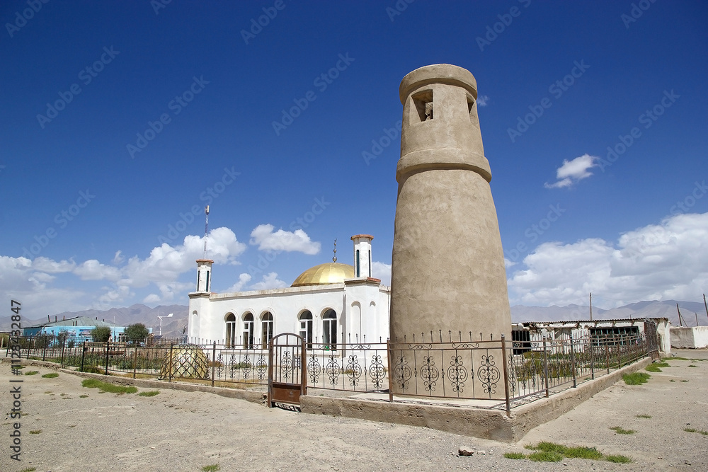 Φωτογραφία Mosque at Rangkul village in the Pamir Mountains of Gorno-Badakhshan region in T