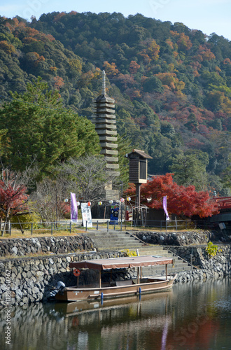 宇治観光　中之島の遊覧船と十三重石塔　京都府宇治市 photo