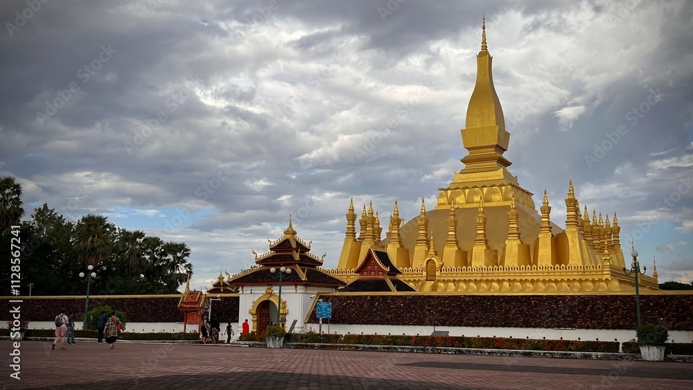 Naklejka premium Pha That Luang or Loka Chulamani Stupa is the largest and most beautiful stupa in the Kingdom of Laos.