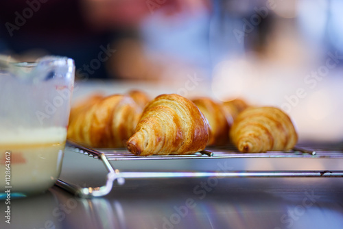 Frische Croissants aus dem Ofen, hausgemacht