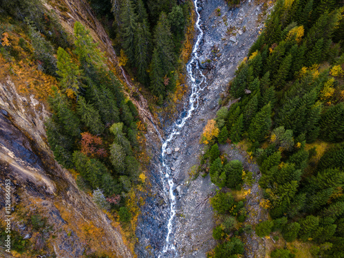 Fotografía moody autumn Mountain wilderness