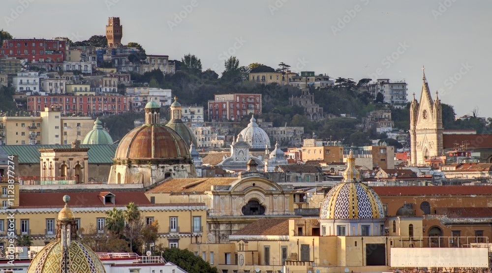Fototapeta premium vue d'ensemble du port de Naples et du Vésuve en Italie