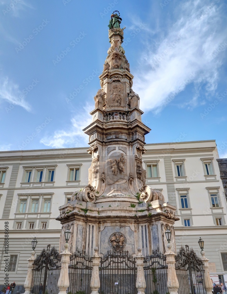 Église du Gesù Nuovo et Basilique Santa Chiara de Naples en Campanie, Italie Église du Gesù Nuovo et Basilique Santa Chiara de Naples en Campanie, Italie