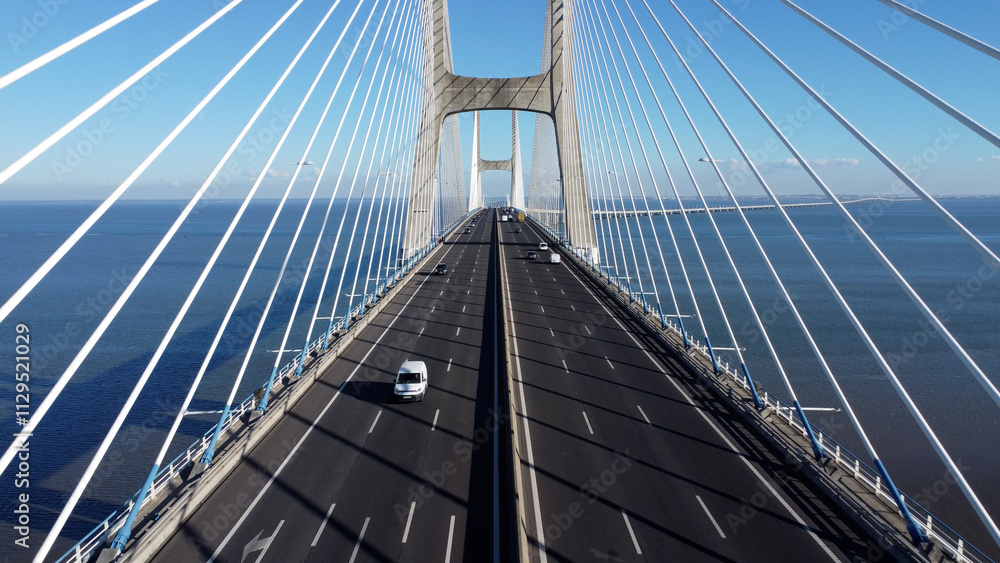 Obraz premium ponte vasco da gama, lisboa, portugal, imagens aéreas