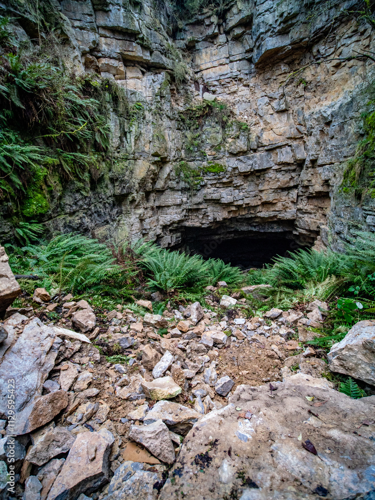 Das Eisiger Loch, Höhle im Muschelkalkstein