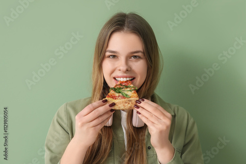 Teenage girl eating delicio...