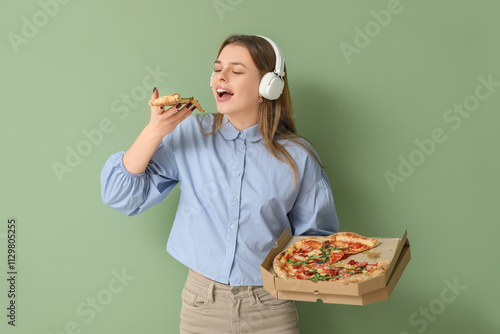 Teenage girl eating delicio...