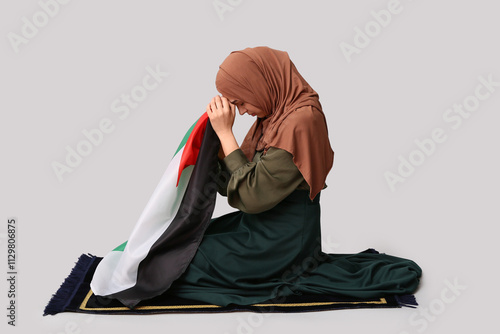 Young Muslim woman with Pal...