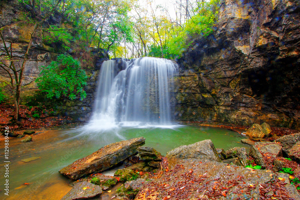 Naklejka premium Hayden Run Falls Park in Autumn, Columbus, Ohio