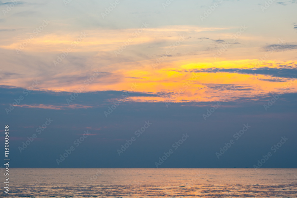 Obraz premium Enjoy a panoramic view of the skyline. The sun rises in the morning sky with colorful clouds. and beautiful cloud patterns In the soft light of the morning 