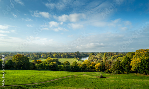 Obraz na płótnie A view from Richmond Hill in South West London at the start of Autumn w salonie