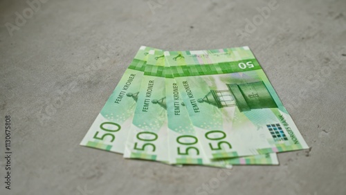 Konstfotografi Norwegian banknotes, fifty kroner, displayed on a gray concrete surface