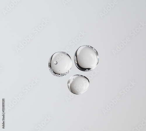 6h A set of three water droplets, with the four circles connected by line chains, against a gray background with clear edges. The three bubbles have different sizes, which can be c photo