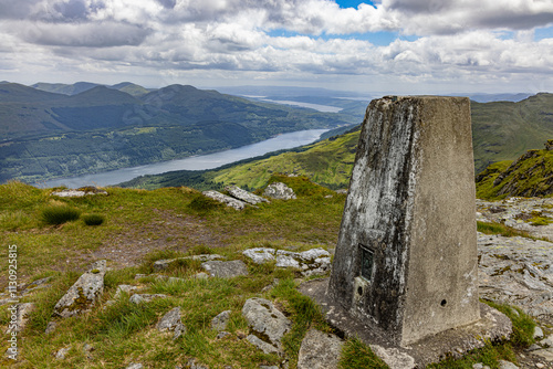 Billede på lærred The Brack summit trig point view of Loch Lomond and Trossachs National Park, Arr