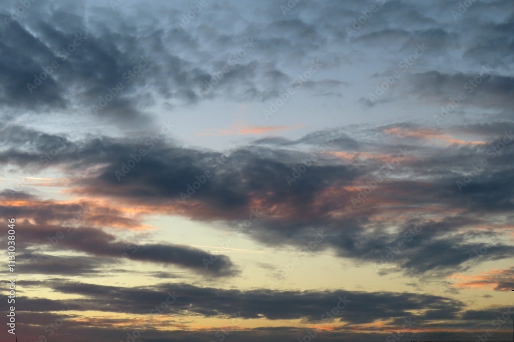 Fototapeta premium Beautiful sunset background with dark clouds in Florida nature