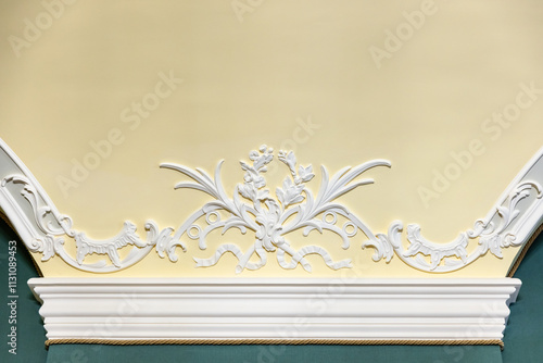 Quadro su tela White gypsum bas-relief decoration design details with floral pattern