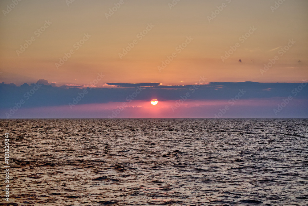 Obraz premium sunset over the sea