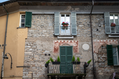 Fototapeta Naklejka Na Ścianę i Meble -  Tourist destination small medieval village of Como with hilly narrow streets and luxurious villas, holiday destination on Lake Como, Italy in spring