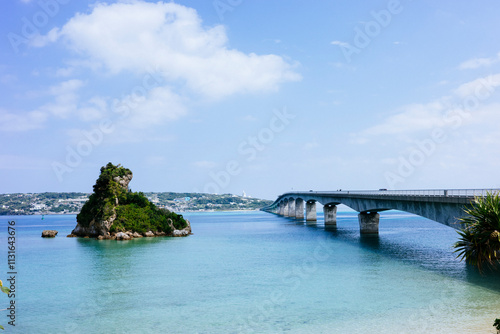 Wallpaper Mural 古宇利島近くの小さい島 Torontodigital.ca