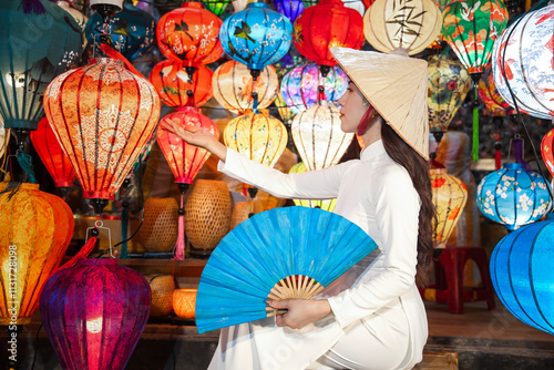 Bild auf Leinwand Woman wearing traditional Vietnamese culture with white, colorful lanterns at Ho