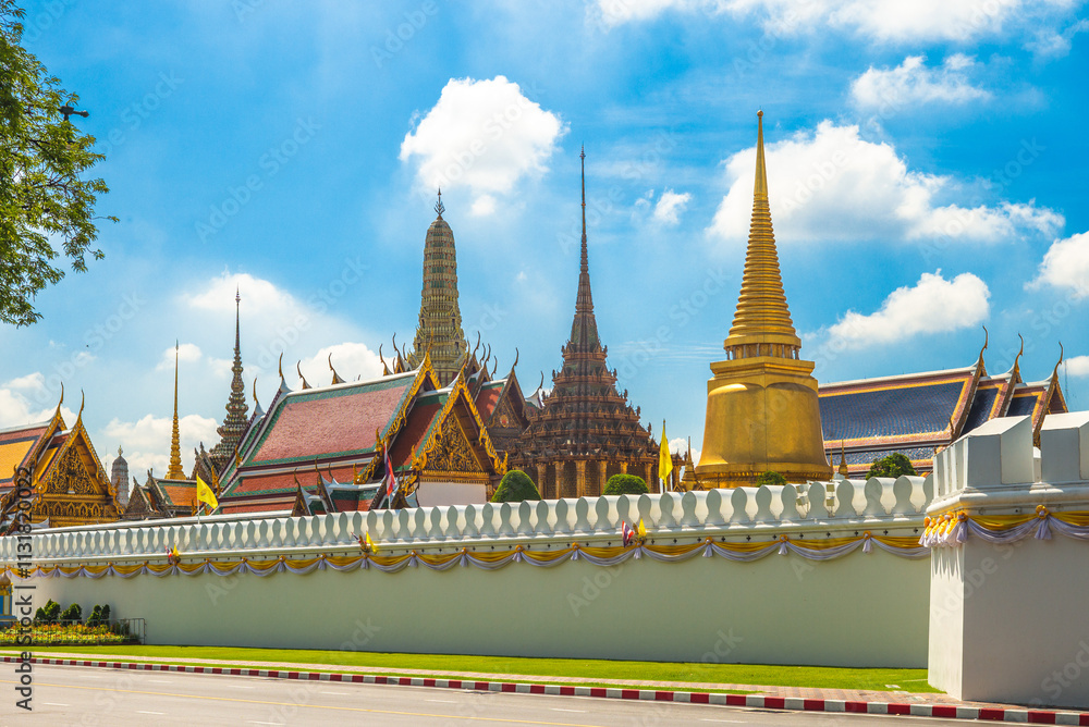 Naklejka premium grand palace and Wat Phra Kaeo in bangkok, thailand