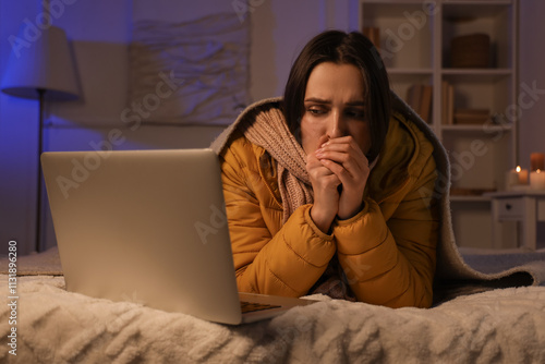 Frozen young woman with lap...