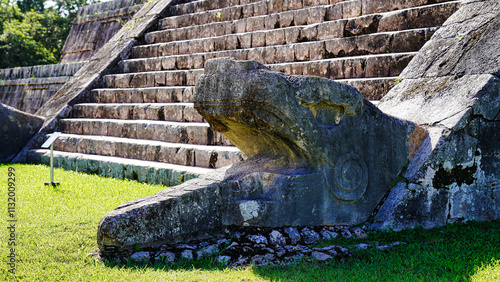 Fotografie Close up of the Mayan Feathered serpent god,Kukulcan,represented by snake head c