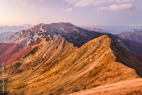 Fotografie Blick von Maja e Vajushës, Valusnica, Prokletije Berge, Gusinje, Montenegro