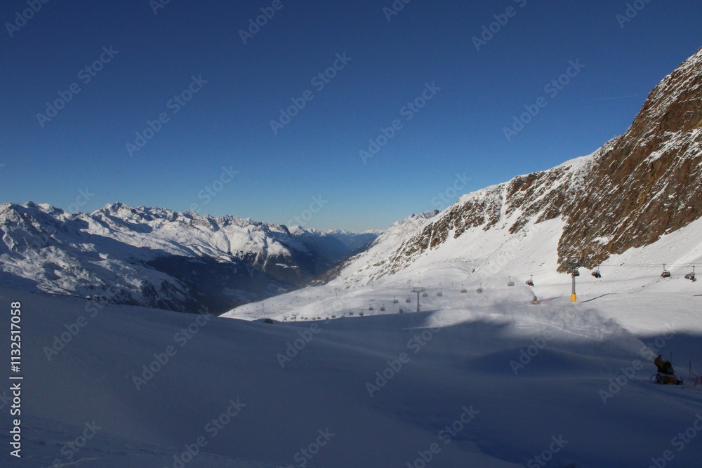 Fototapeta premium A beautiful day on the Austrian ski resort