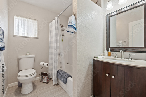 Stylish and Functional Bathroom with Modern Touches