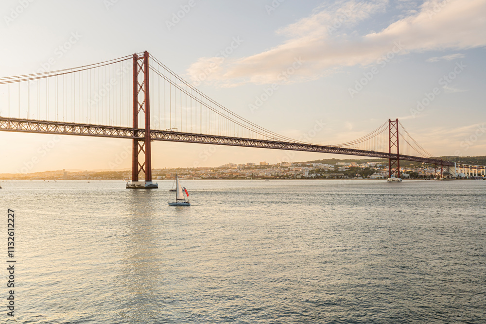 Fototapeta premium Ponte 25 de Abril, Tejo, Lissabon, Portugal