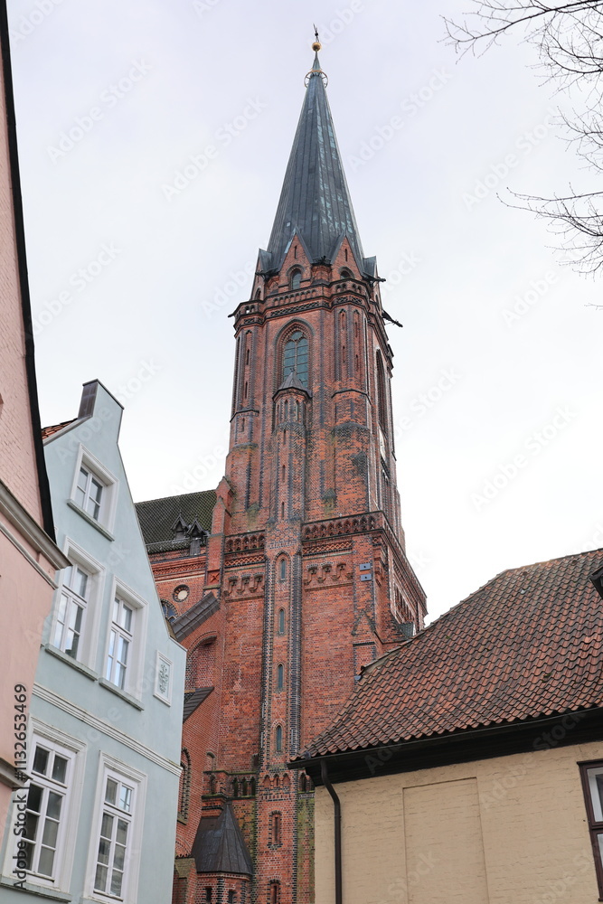 Obraz premium Historischen Kirche im Zentrum der Stadt Lüneburg in Niedersachsen 