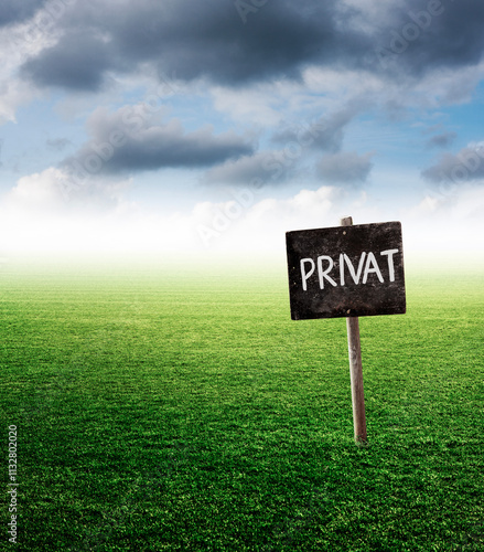 Schild Privat in der Wiese