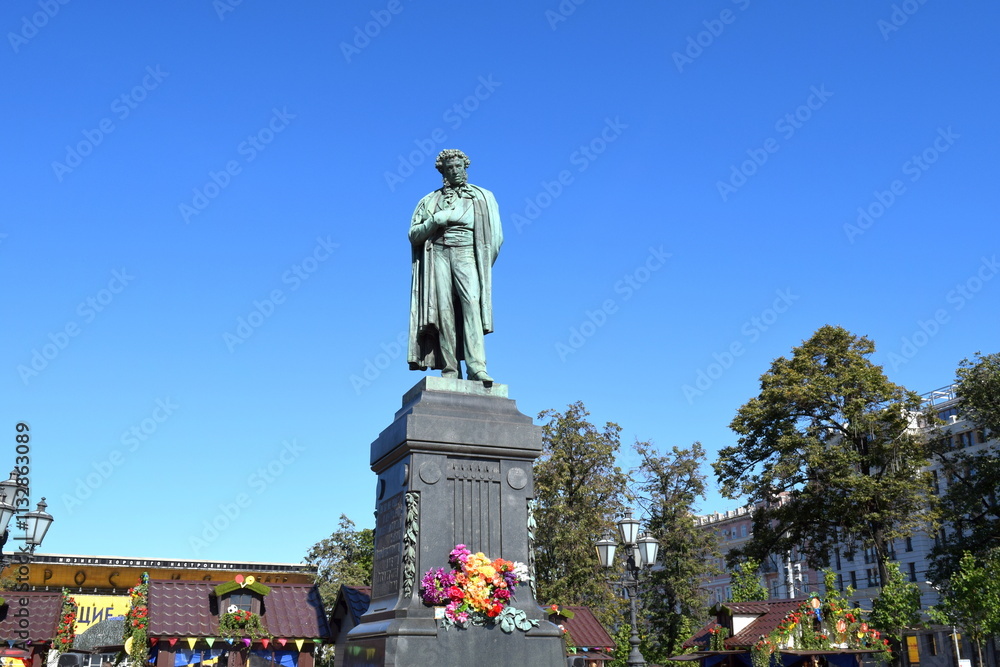 Fototapeta premium Statue of Alexander Pushkin at Pushkin square in Moscow. Created by Alexander Opekushin, opened at 6 June 1880.