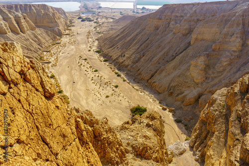 Obraz na płótnie Desert cliffs and landscape in Qumran, near the Dead Sea w salonie