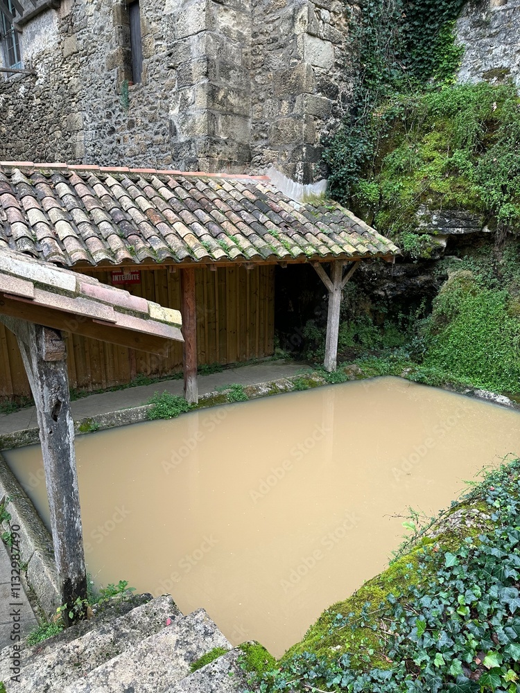 lavoir près du jardin fleuri de castelmoron-d'albret